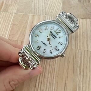 Embassy by Gruen ladies silver tone cuff bracelet dress watch NEW BATTERY